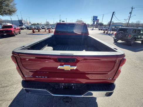 Used 2022 Chevrolet Silverado 2500 LT w/ Convenience Package image 4