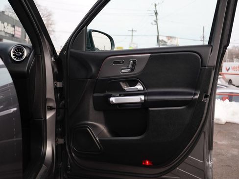 Used 2020 Mercedes-Benz GLB 250 4MATIC image 38