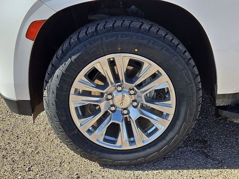 Used 2022 GMC Yukon SLT w/ SLT Premium Package image 11