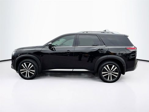 Used 2024 Nissan Pathfinder Platinum image 4