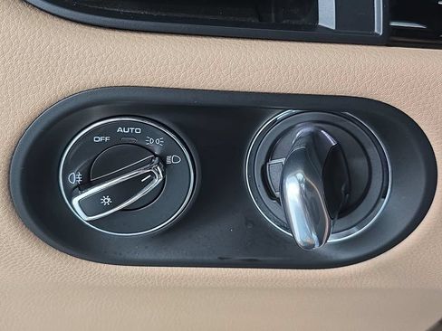 Used 2019 Porsche Macan AWD/4WD image 22
