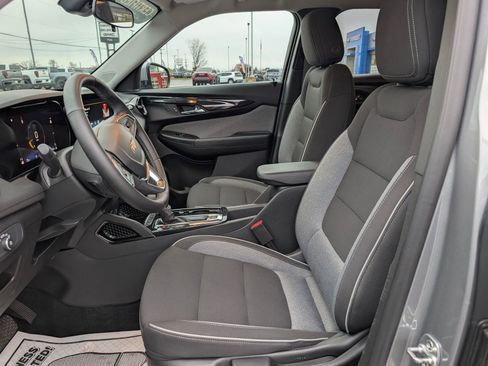 Used 2024 Chevrolet TrailBlazer LT w/ LT Cold Weather Package image 9
