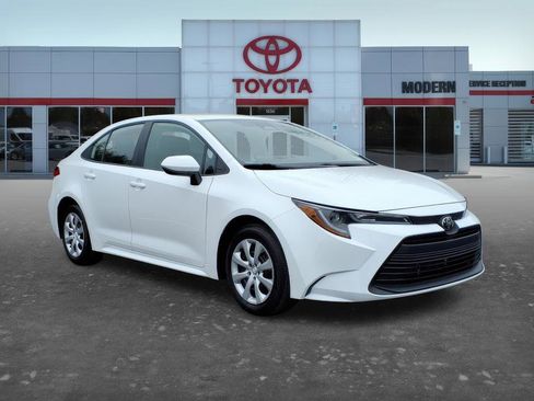 Used 2025 Toyota Corolla LE image 8