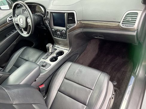 Used 2018 Jeep Grand Cherokee Overland AWD/4WD image 17