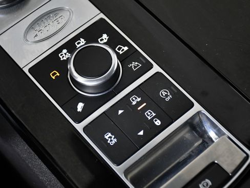 Used 2020 Land Rover Discovery HSE image 18