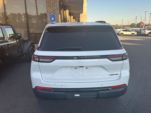 Used 2023 Jeep Grand Cherokee Limited w/ Black Appearance Package image 7