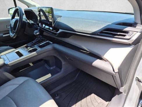 Used 2022 Toyota Sienna Limited FWD image 20