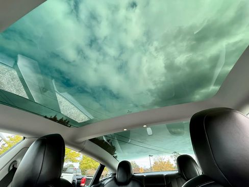 Used 2021 Tesla Model 3 Standard Range Plus image 17