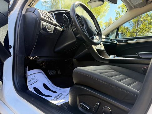 Used 2019 Ford Fusion SE image 9