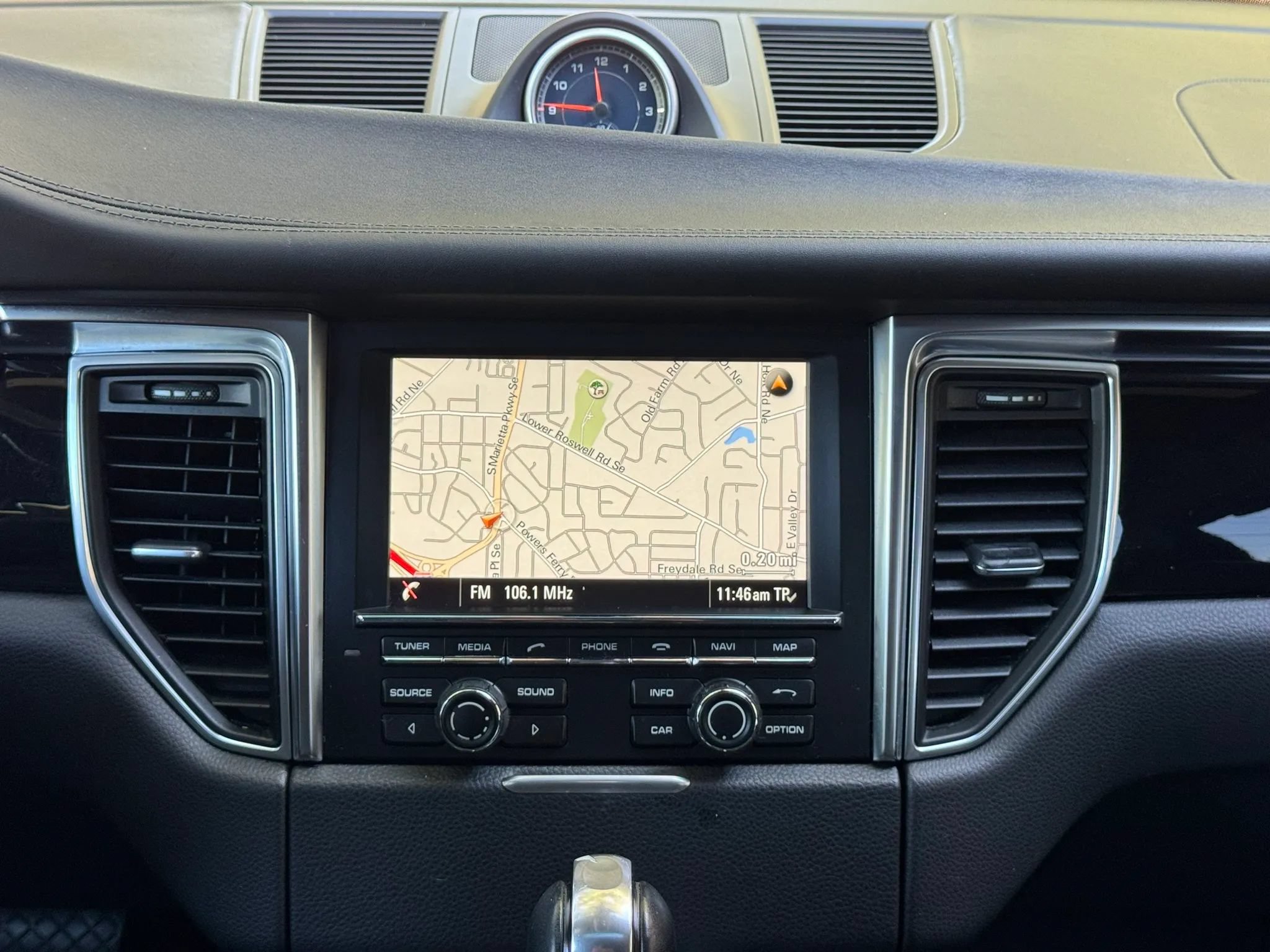 Used 2016 Porsche Macan S w/ Infotainment Package AWD/4WD image 17