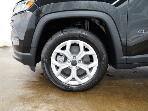 New 2025 Jeep Compass Latitude w/ Sun & Sound Group image 14