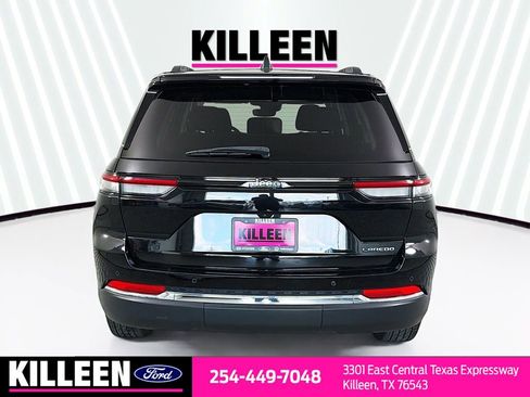 Used 2024 Jeep Grand Cherokee Laredo RWD image 7
