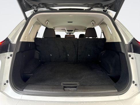 Used 2025 Nissan Rogue SV AWD/4WD image 18