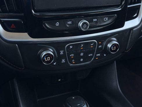 Used 2020 Chevrolet Traverse LT FWD image 20