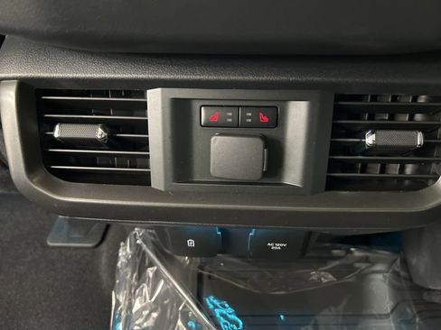 New 2025 Ford F150 Lariat w/ Equipment Group 502A High image 32