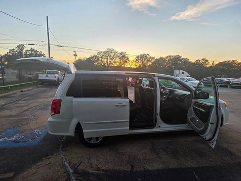 Used 2012 Dodge Grand Caravan Crew image 43