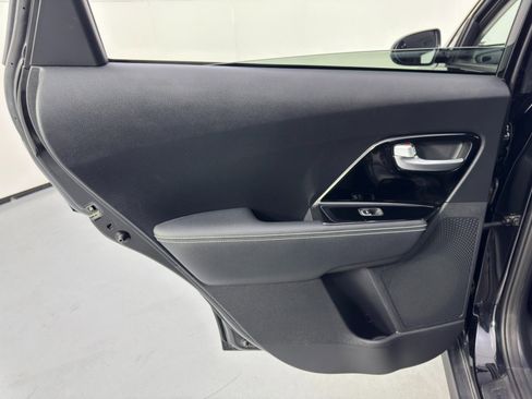 Used 2020 Kia Niro EX image 39