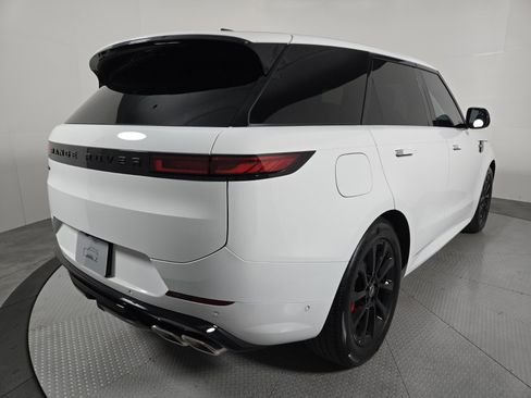 Used 2025 Land Rover Range Rover Sport Dynamic SE image 5