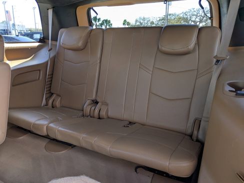 Used 2017 Cadillac Escalade Platinum image 15