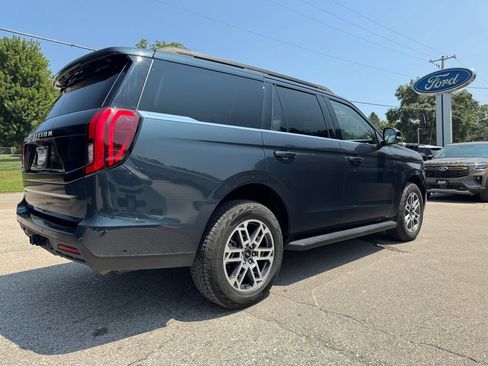 Used 2025 Ford Expedition Active AWD/4WD image 5