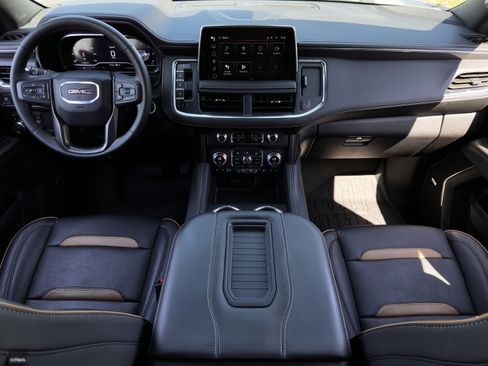 Used 2024 GMC Yukon AT4 w/ Technology Package AWD/4WD image 29