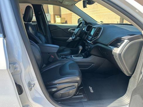 Used 2018 Jeep Cherokee Latitude Plus image 10