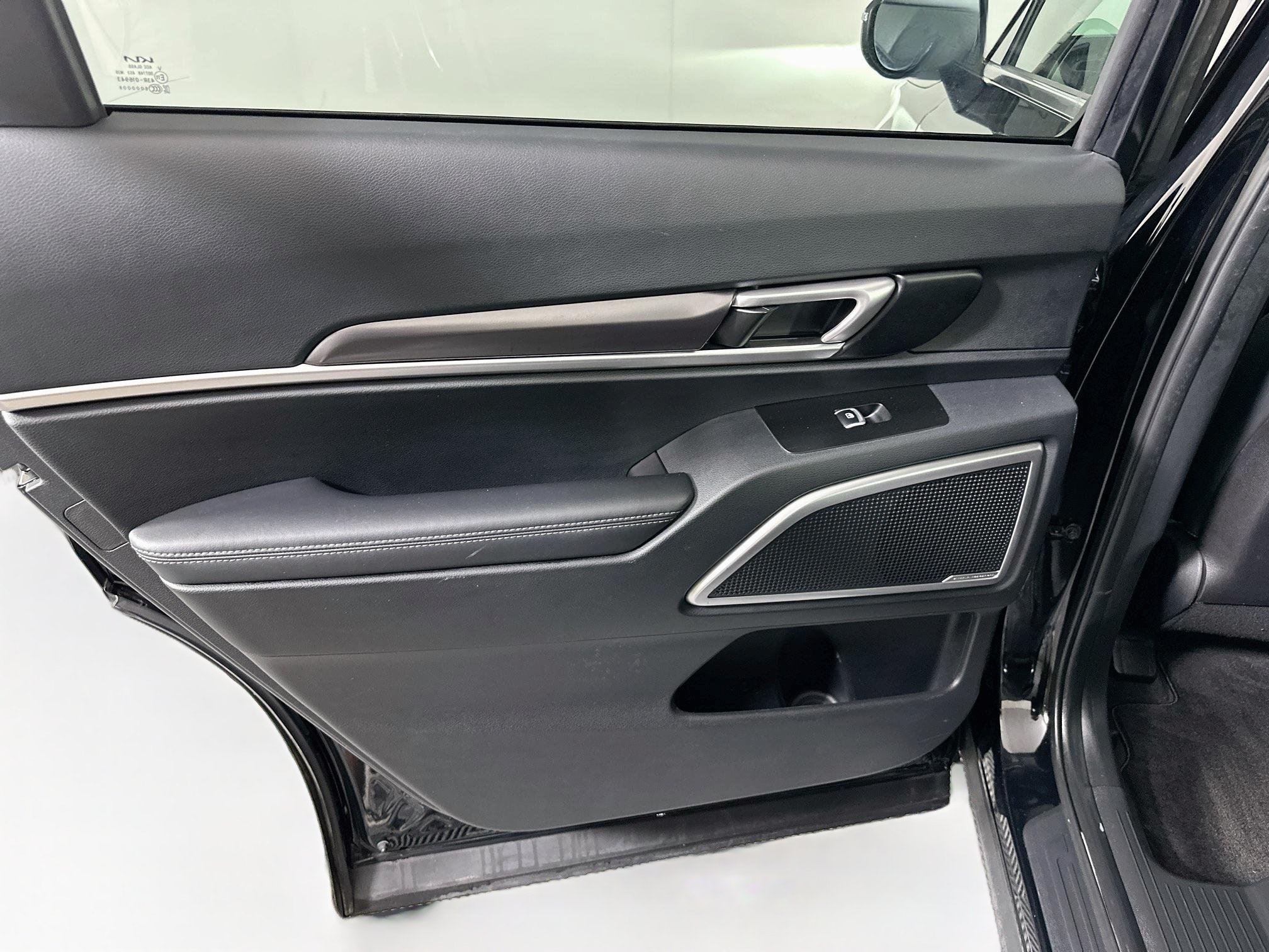 Used 2025 Kia Telluride S FWD image 27