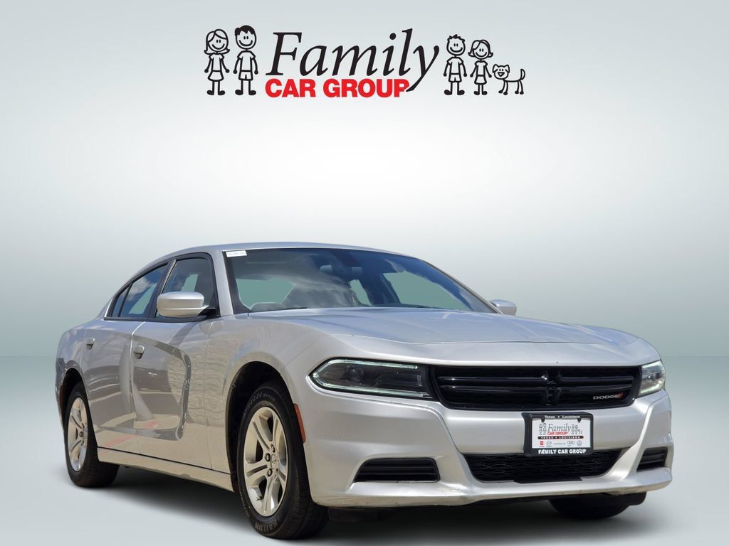 Used 2022 Dodge Charger SXT RWD image 2