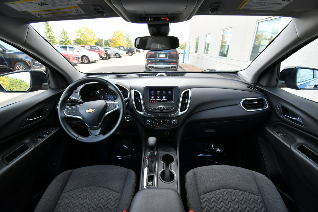 Used 2023 Chevrolet Equinox LT AWD/4WD image 3