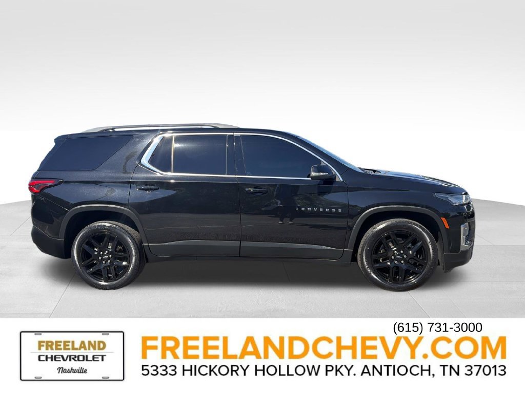 Used 2022 Chevrolet Traverse LT FWD image 2