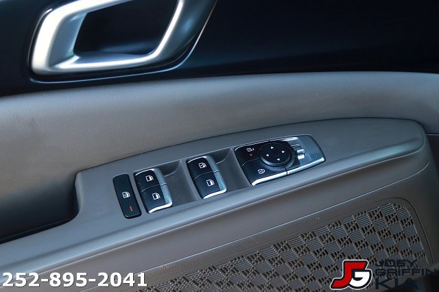 Certified 2026 Kia Carnival FWD image 11