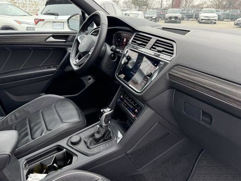 Certified 2023 Volkswagen Tiguan SEL R-Line image 29