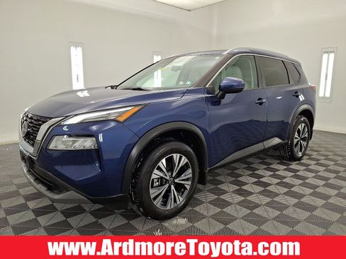 Used 2022 Nissan Rogue SV w/ SV Premium Package image 1