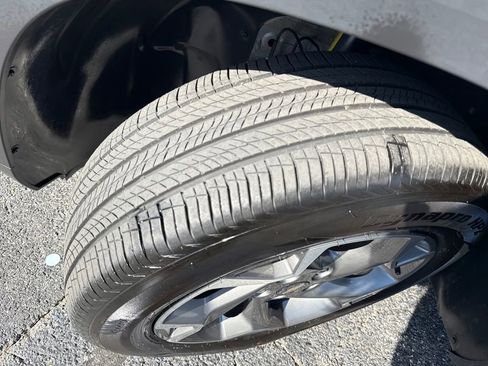 Used 2025 Chevrolet Trax LT image 30