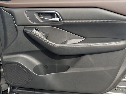 Used 2021 Nissan Rogue SV w/ Premium Package FWD image 13