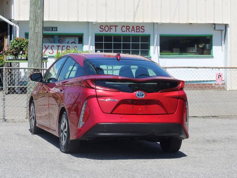 Used 2018 Toyota Prius Prime Advanced FWD image 6