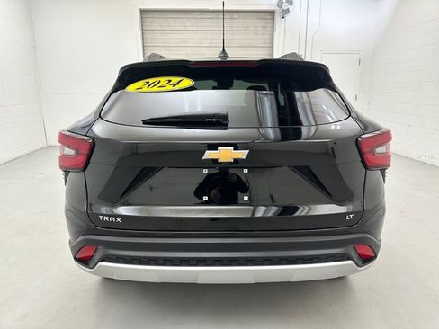 Used 2024 Chevrolet Trax LT w/ Driver Confidence Package FWD image 8