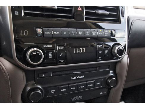 Used 2022 Lexus GX 460 Luxury w/ Off Road Package AWD/4WD image 31