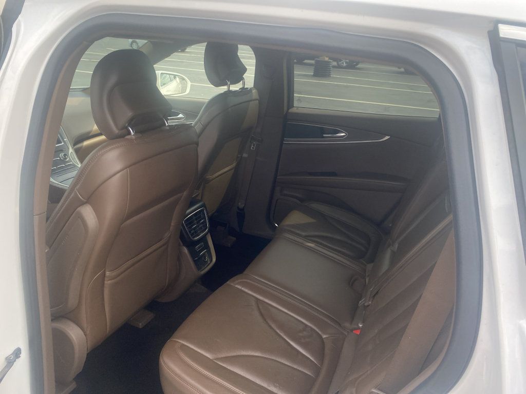 Used 2016 Lincoln MKX Reserve w/ Climate Package FWD image 3
