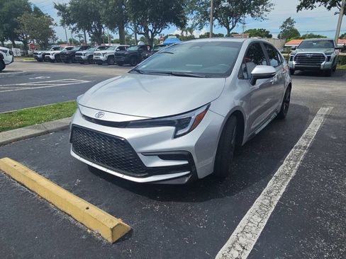 Used 2026 Toyota Corolla SE FWD image 3
