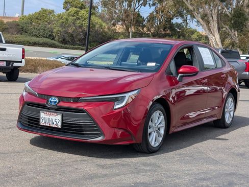 Used 2025 Toyota Corolla LE FWD image 11