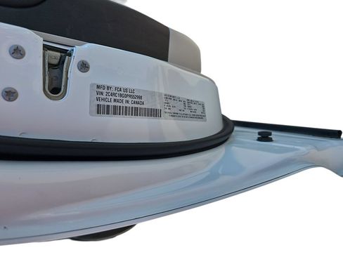 Used 2023 Chrysler Pacifica Touring-L FWD image 31