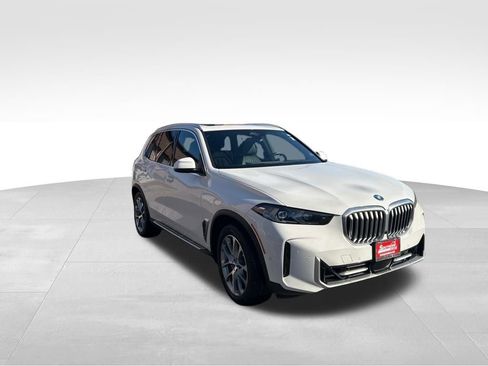 Used 2025 BMW X5 xDrive50e image 8