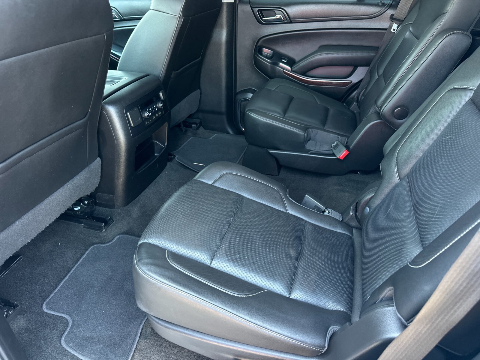 Used 2018 GMC Yukon SLT w/ Premium Edition AWD/4WD image 11