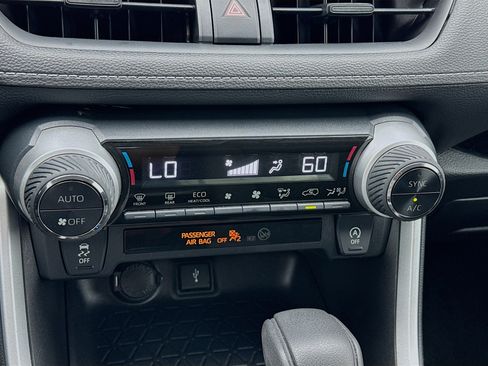 Used 2021 Toyota RAV4 XLE image 12