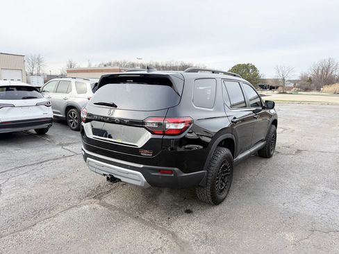 Used 2025 Honda Pilot TrailSport image 7