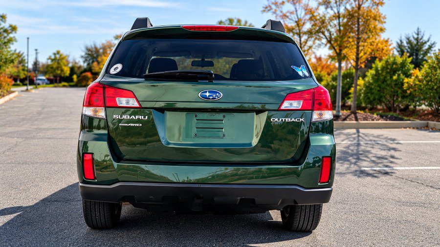Used 2011 Subaru Outback 2.5i Premium w/ All-Weather Pkg AWD/4WD image 4