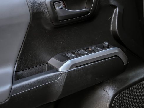 Used 2021 Toyota Tacoma SR5 image 12