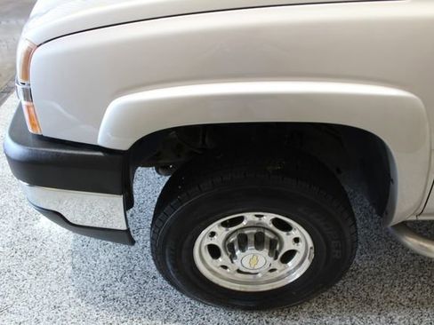 Used 2004 Chevrolet Silverado 2500 LS w/ Heavy-Duty Power Package image 16