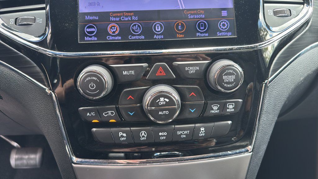 Used 2019 Jeep Grand Cherokee Limited AWD/4WD image 25
